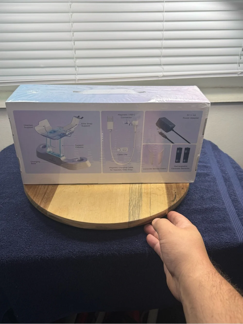 Oculus VR 64 GIG With Controllers And New Charging Stand By Nexigo